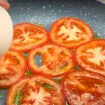 Pranz delicios cu rosii si ou