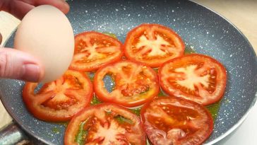 Pranz delicios cu rosii si ou