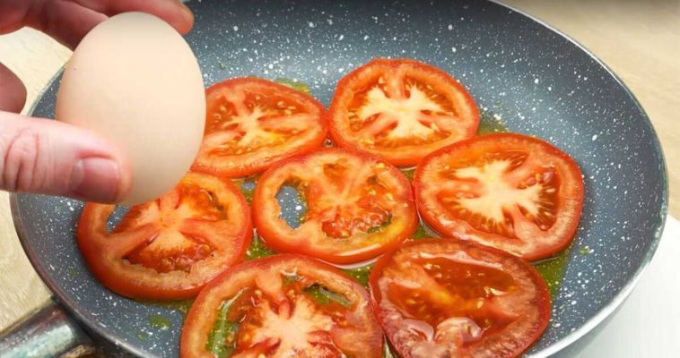 Pranz delicios cu rosii si ou