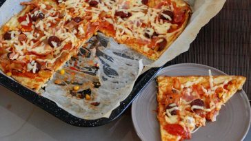 Pizza pe blat de dovlecei