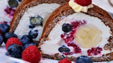 Rulada dietetica cu fructe