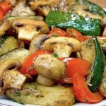 Dovlecei cu usturoi si legume