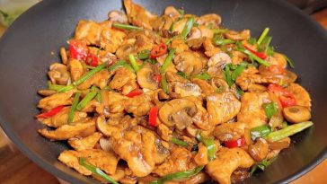 Pui cu ciuperci la tigaie