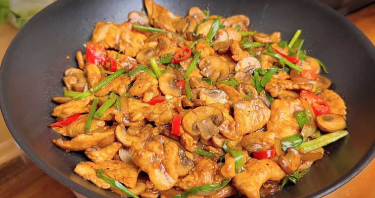 Pui cu ciuperci la tigaie