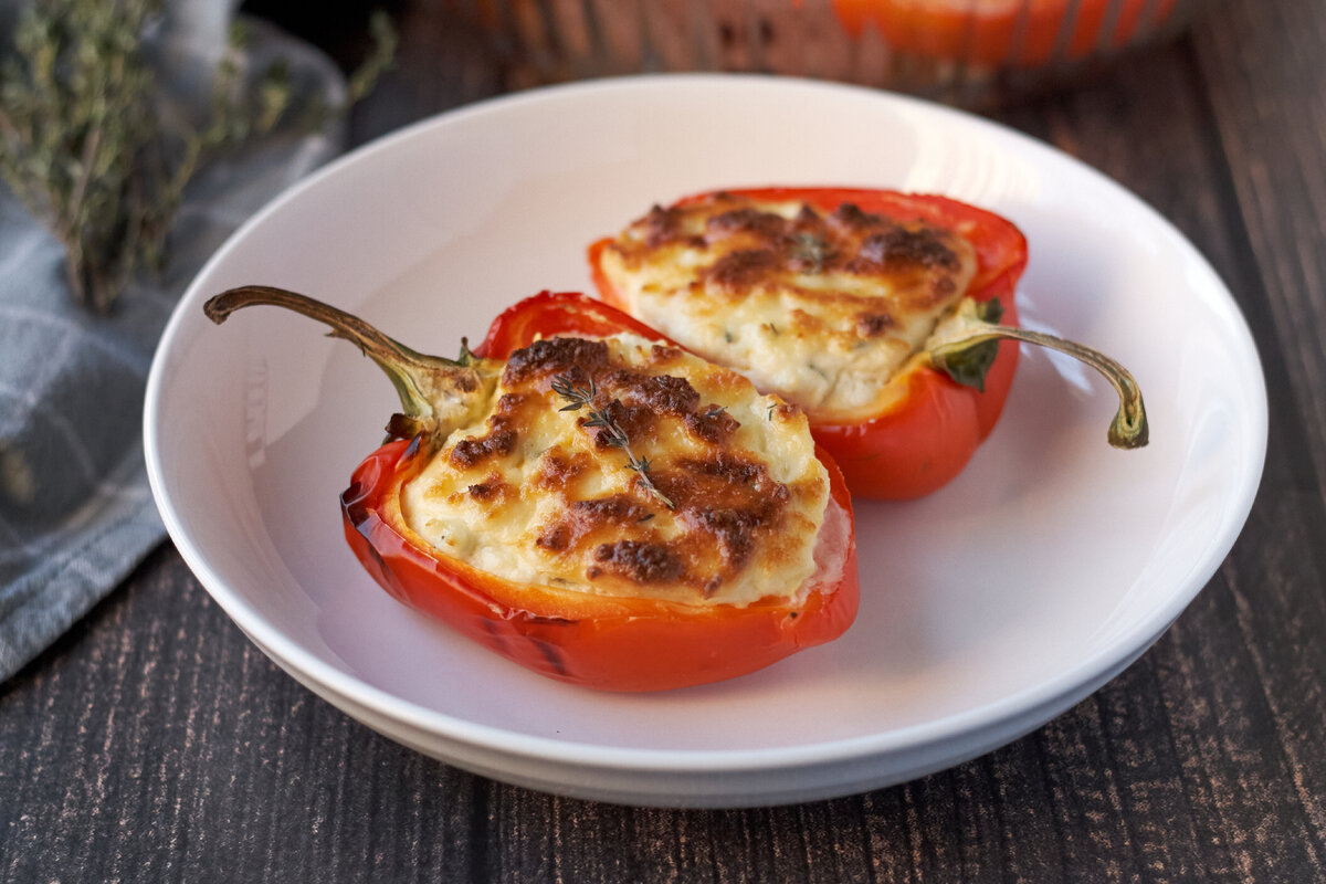 Ardei gras umplut cu brânză la cuptor: o cină sănătoasă și bună