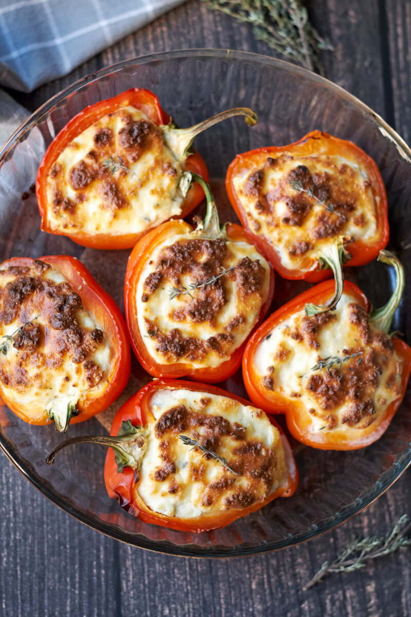 Ardei gras umplut cu brânză la cuptor: o cină sănătoasă și bună