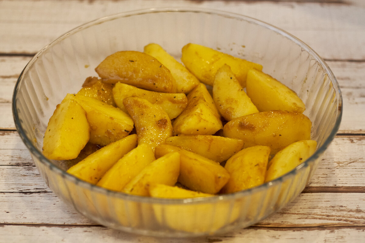 Cartofi copți la cuptor: rumeni și gustoși