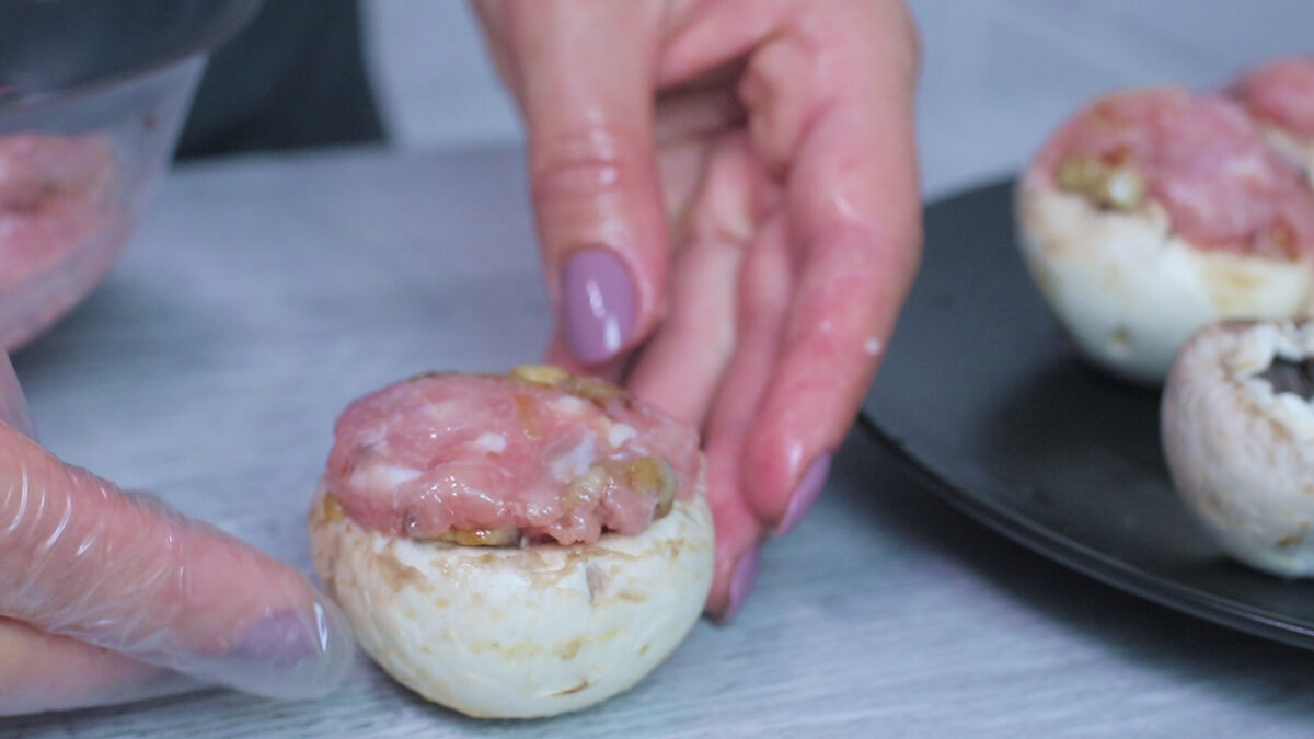 Ciupercuțe umplute cu carne tocată