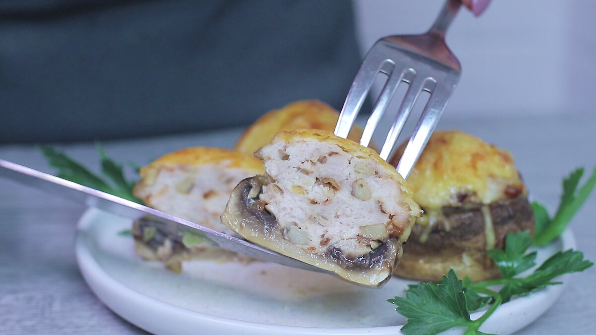 Ciupercuțe umplute cu carne tocată