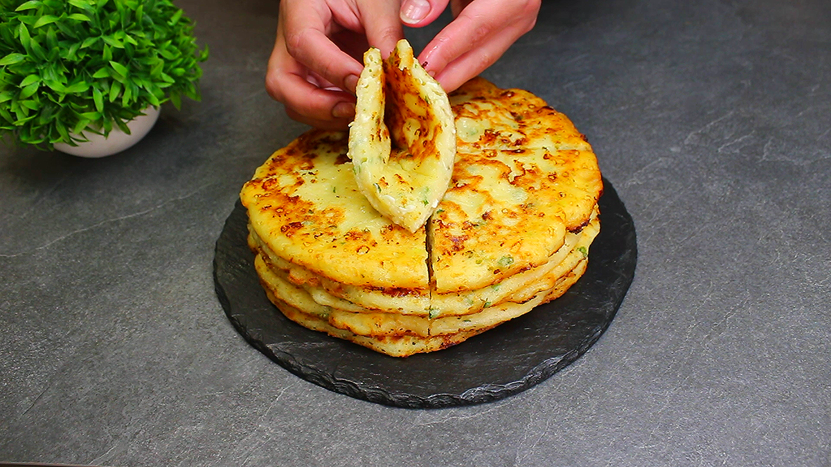 Lipii leneșe cu brânză dulce gata în 10 minute + coacere: un mic dejun delicios la tigaie!