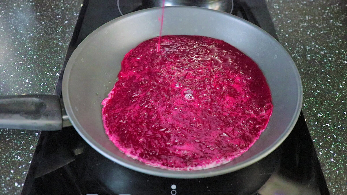 Omletă cu sfeclă roșie