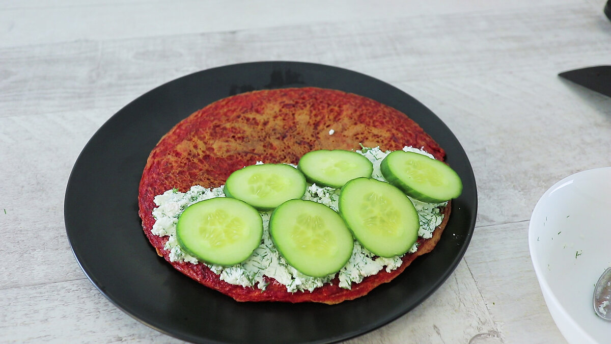 Omletă cu sfeclă roșie