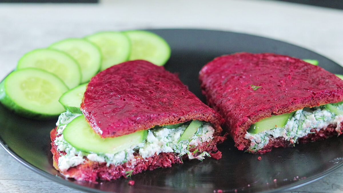 Omletă cu sfeclă roșie