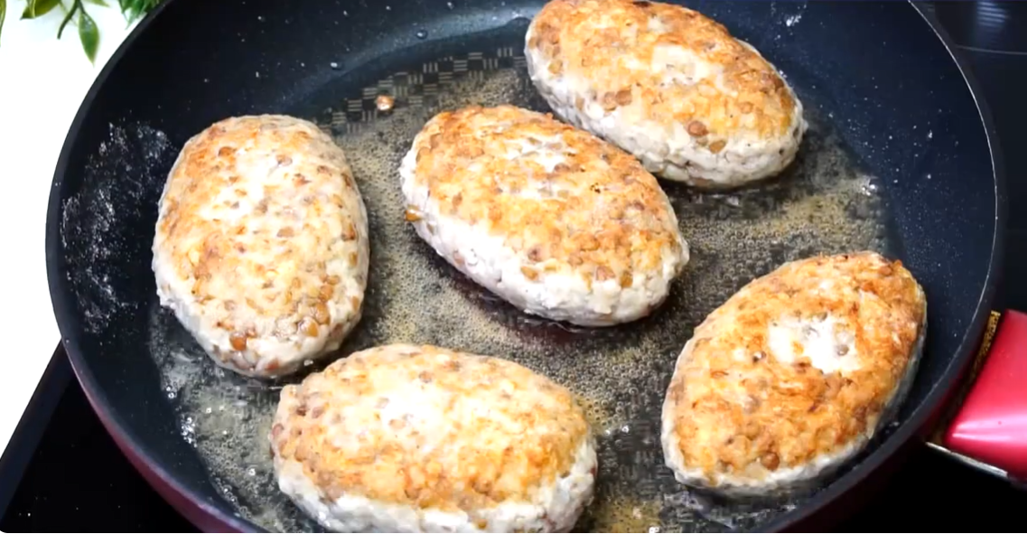 Pârjoale cu carne și hrișcă: o cină rapidă dar sățioasă