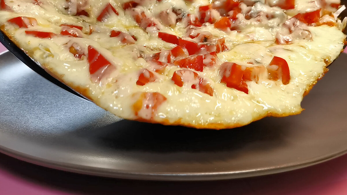 Pizza la tigaie, pe blat de lipie