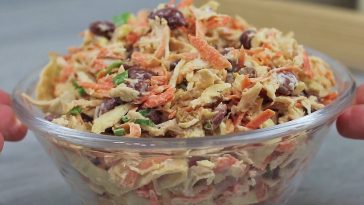 salata cu piept de pui si omleta