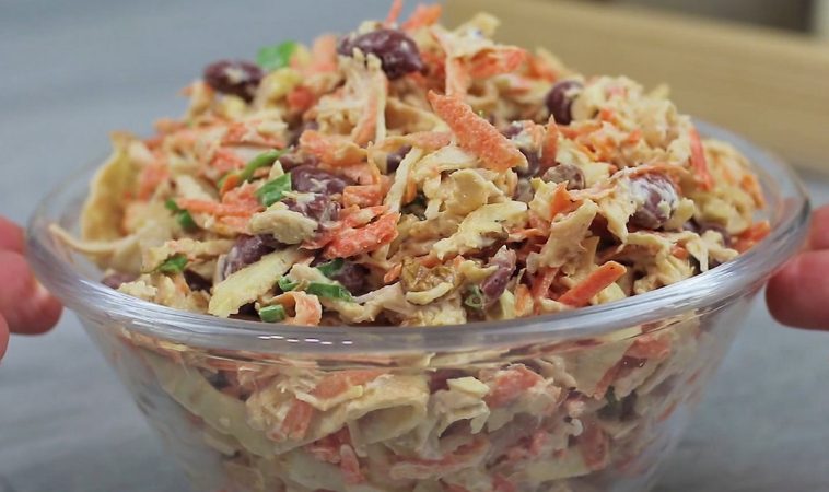 salata cu piept de pui si omleta