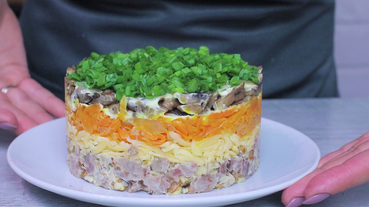 Salată de ciuperci, legume și pește: o alternativă pentru salata de boeuf