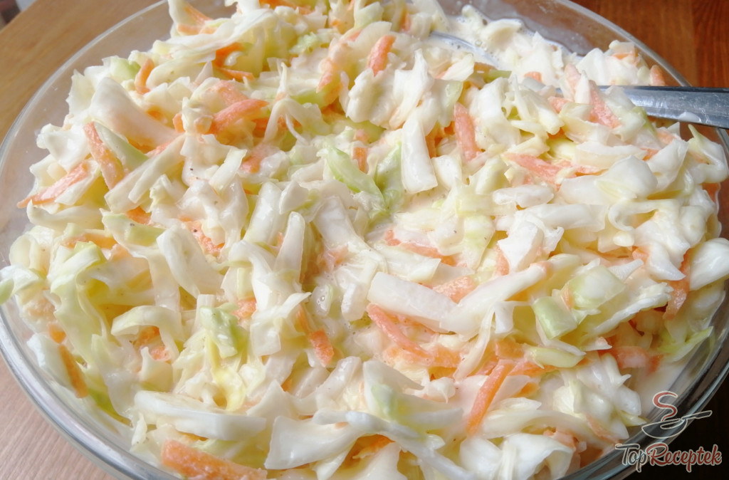 Salată de varză cu morcovi și ceapă, gata în 15 minute – Salată ușoară, perfectă ca garnitură