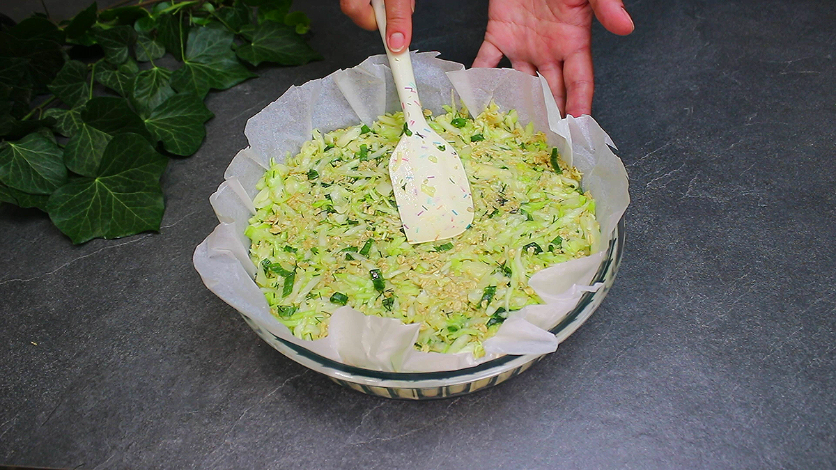 Tartă de ovăz cu varză: pregătesc o cină sau un mic dejun delicios din ingrediente simple