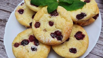 briose cu fructe de padure
