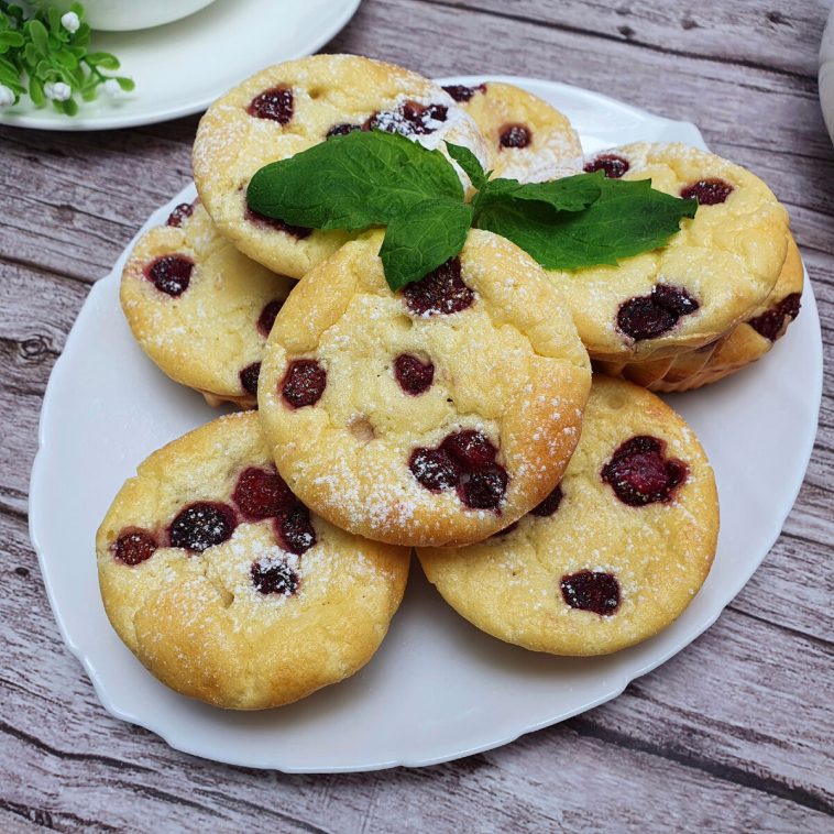 briose cu fructe de padure