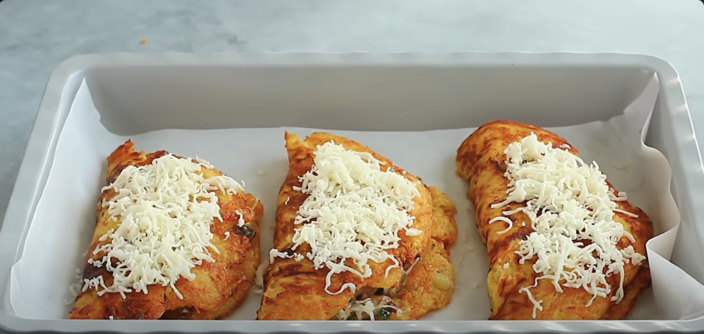 Clătită din cartofi umplută cu carne de pui