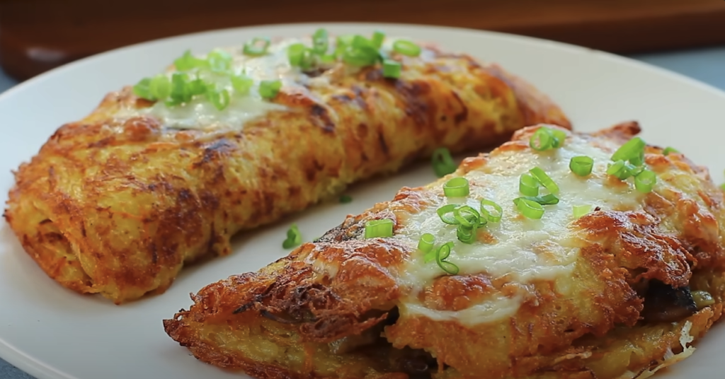 Clătită din cartofi umplută cu carne de pui