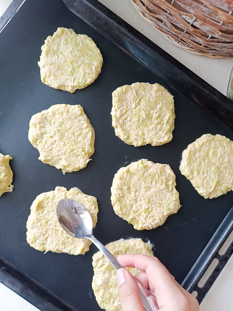 Clătite de dovlecei cu brânză la cuptor