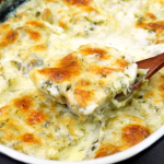 peste la cuptor in sos