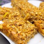 prăjitura cu mere și fulgi de ovaz