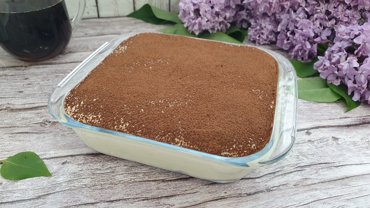 Tiramisu decorat cu cacao