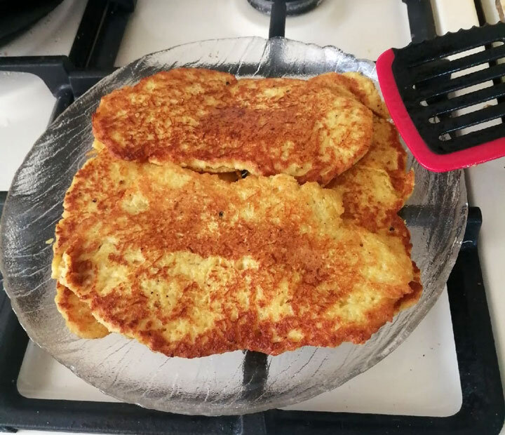 clatite de dovlecei cu faina de naut